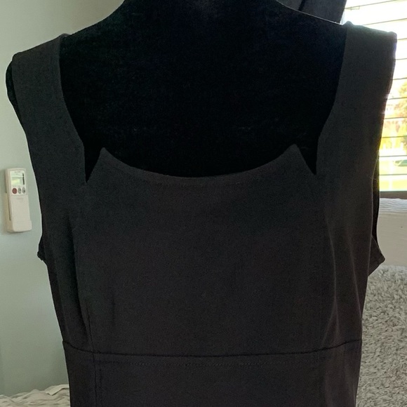 Classic Sexy Little Black Dress in excellent condition. Size Medium Mac & Jac - Picture 2 of 11